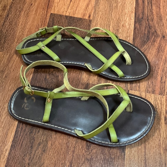 Kohl’s lime green leather strappy sandals w rubber soles, very comfortable sz8.5 - Picture 1 of 6